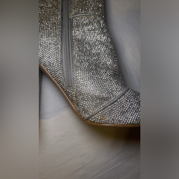 Steve Madden Women’s Noticed-R Rhinestone Silver Heeled Booties Size 9 EUC - Picture 11 of 15